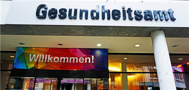 Länder übertreffen Ziele bei Stellenaufbau im Öffentlichen Gesundheitsdienst Willkommenskultur in den Gesundheitsämtern? Jedenfalls hat sich durch den Pakt für den Öffentlichen Gesundheitsdienst beim Aufbau neuer Stellen einiges getan, heißt es aus den Ländern. Im Bild das Gesundheitsamt in Frankfurt.