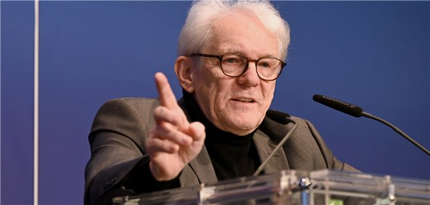 Professor Karl Max Einhäupl fordert: „Wir brauchen endlich die Umsetzung der Digitalisierung.“
