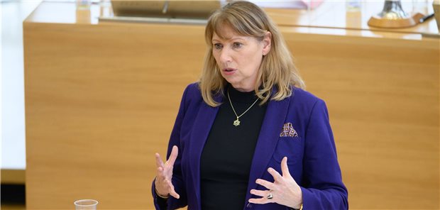 Sachsen will wegen hoher Corona-Inzidenz mehr Impfstoff „Wir brauchen schneller mehr Impfstoff“, fordert Petra Köpping, Sozialministerin in Sachsen, mit Blick auf die Altersverteilung in ihrem Bundesland.