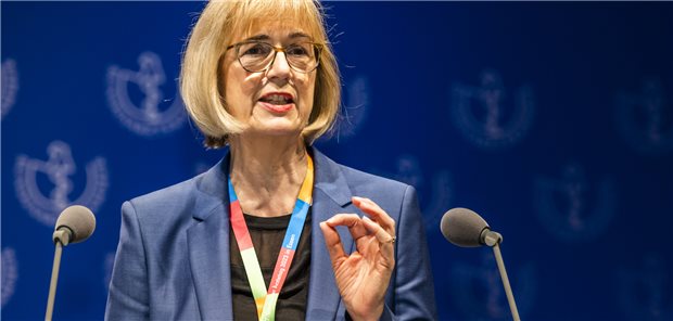 „Wir haben 105 ärztliche Aufgaben und Pflichten definiert und 23 Patientengruppen benannt, die mit erheblich mehr Aufwand verbunden sind“, berichtete Dr. Susanne Johna in Essen.