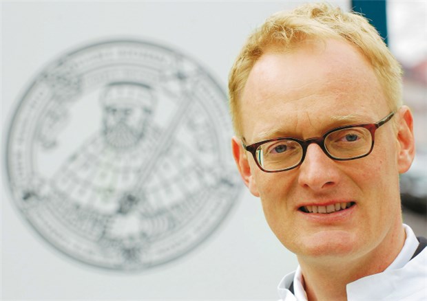 "Das Wort Hausärztemangel mag ich nicht" "Wir können den jungen Kollegen nicht permanent ihren Beruf schlecht reden. Diese Mangelwelt ist unattraktiv." Professor Jochen Gensichen, Inhaber des Lehrstuhls für Allgemeinmedizin an der Universität Jena.