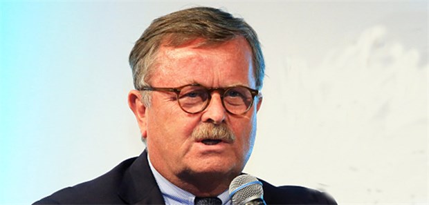 Montgomery mahnt zum Datenschutz „Wir müssen als Ärzte klar machen, was man auf Distanz machen kann und was einer weiteren Diagnostik und Behandlung im direkten Kontakt bedarf“, so BÄK-Präsident Dr. Frank Ulrich Montgomery.
