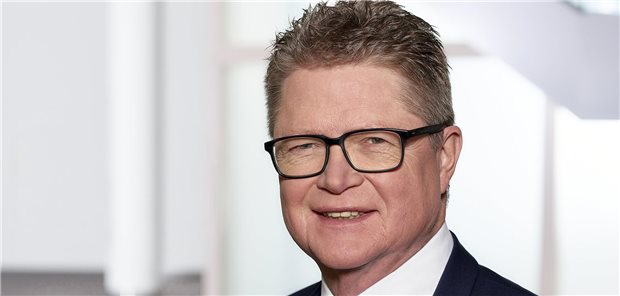 KVWL: Team-Arztpraxen stehen auf der Agenda „Wir müssen weg von den klassischen Strukturen, wo eine Ärztin oder ein Arzt die ganze Arbeit allein macht, wir brauchen die Teampraxis mit Arbeitsteilung in Delegation“: Dr. Volker Schrage, Vize-Vorstand der KV Westfalen-Lippe.