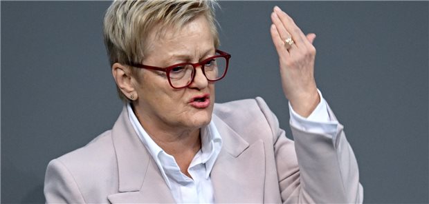 Kontroverse Debatte im Bundestag über Empfehlungen zur Ernährung Grünen-Abgeordnete Renate Künast in der Debatte über das Bürgergutachten „Ernährung im Wandel“
