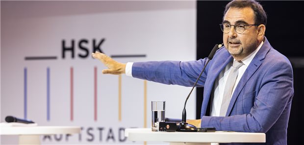 „Wir werden das nur gemeinsam schultern können“: Bayerns Staatsminister für Gesundheit und Pflege, Klaus Holetschek, CSU, bei der Eröffnung des Hauptstadtkongress am Mittwoch in Berlin.
