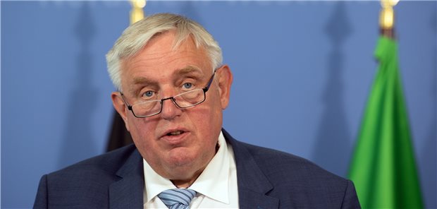 Lockdown auf Kreis Warendorf ausgeweitet „Wir werden öffentliche Teststationen errichten“, kündigte NRWs Gesundheitsminister Karl-Josef Laumann (CDU) für die Kreise Gütersloh und Warendorf an.