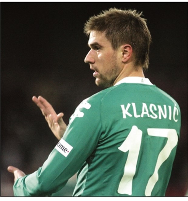 Wirbel um die Nummer 17: Ein Internist kritisiert die Behandlung des Stürmers Ivan Klasnic.