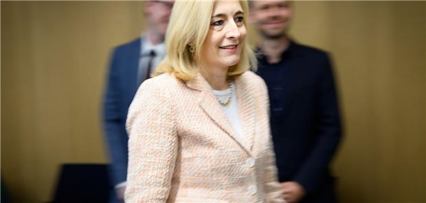 Kenntnisprüfung statt Papierkrieg: So will Koalition die Personallücken in der Versorgung schließen Wirbt für Beschleunigung bei der Anerkennung ausländischer Berufsqualifikationen im Gesundheitswesen: Bundesgesundheitsministerin Nina Warken (CDU), hier bei einem Termin Anfang vergangene Woche im Bundesgesundheitsministerium.