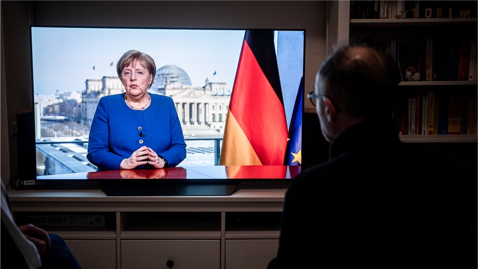 Wird Angela Merkel als Kanzlerin der Flüchtlings- oder Corona-Krise in die Gesch...