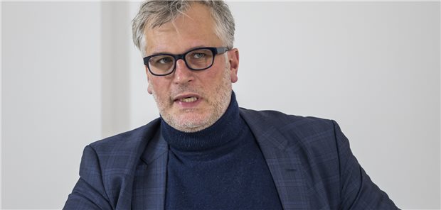 „Wird dies zur Realität, würde es die Qualität der ärztlichen Weiterbildung um Jahre zurückwerfen“: Harsche Kritik von Dr. Markus Beier, Bundesvorsitzender des Deutschen Hausärzteverbandes, an den Plänen im Eckpunktepapier zur Krankenhausreform.