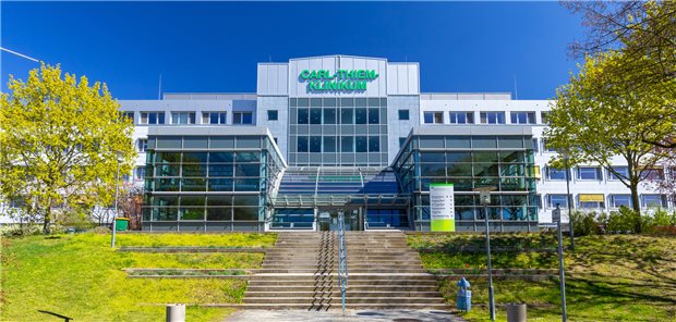 Wird zur Lehrstätte für Medizinstudenten, das Carl-Thiem-Klinikum in Cottbus. Ob es allerdings als Uniklinikum dazu beiträgt, den Ärztemangel in Brandenburg abzumildern, und, wenn ja, wann, das bleibt vorläufig offen.