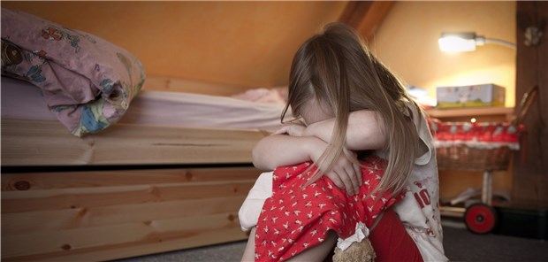 Hilfe für Ärzte bei Verdacht auf Kindesmissbrauch Wirksame Strukturen des Kinderschutzes fehlen: Wie können Ärzte Fälle der Gefährdung von Kindeswohl rechtzeitig erkennen?