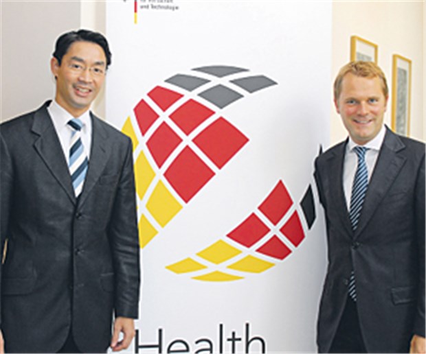 FDP-Minister wollen Gesundheit exportieren Wirtschaftsminister Philipp Rösler und Gesundheitsminister Daniel Bahr am Montag vor dem Logo von "Health made in Germany".