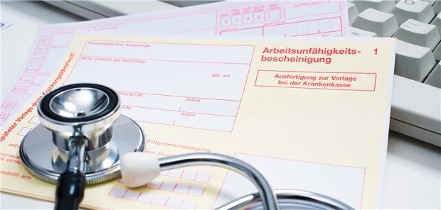 Wissenschaftler gehen davon aus, dass es durch den „gelben Schein“ bis 2022 eine deutliche Untererfassung von Fehltagen gegeben hat.