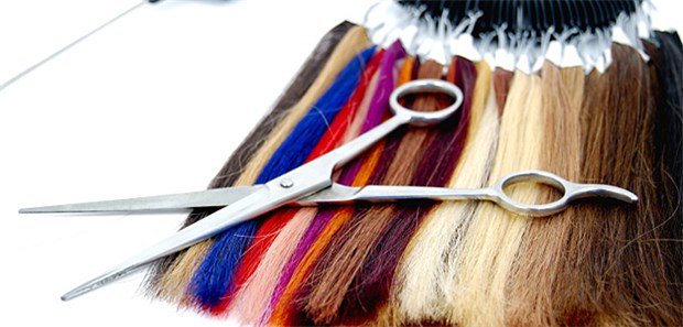 Haarfarbe zu 97 Prozent erblich Wissenschaftler haben 111 neue Erbgutstellen entdeckt, die für Haarfarben verantwortlich sind.