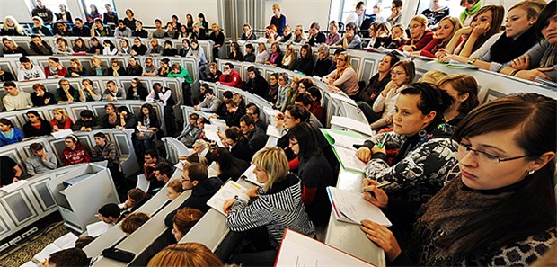 Wissenschaftskompetenz von angehenden Ärzten stärken Wissenschaftliches Arbeiten ist eine ärztliche Kernkompetenz und muss im Medizinstudium vermittelt werden, finden die Nationale Akademie der Wissenschaften Leopoldina und der Medizinische Fakultätentag.