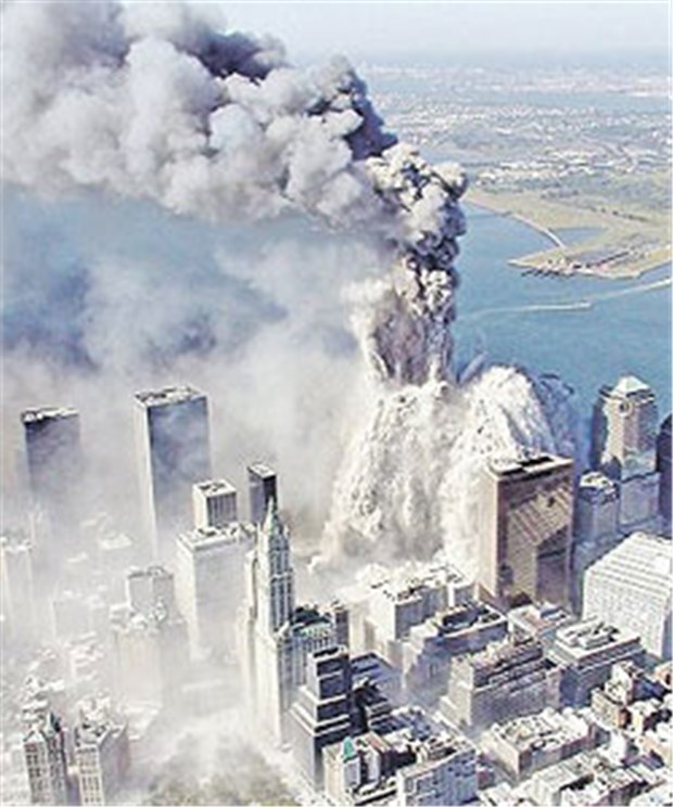 Das Trauma 11. September Wo das WTC stand, sah man schon bald nur noch eine Rauchsäule.