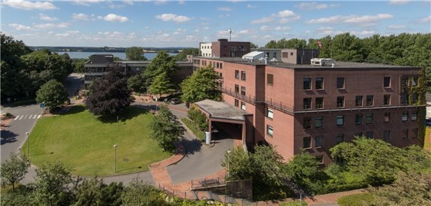 Schleswig-Holstein gibt imland keine Rückendeckung für Aus in Eckernförde Wo geht’s lang in der Hängepartie um die imland-Klinik am Standort Eckernförde? „Eine Einschätzung durch das Land, den Standort Eckernförde ersatzlos zu streichen, ist nicht erfolgt“, hieß es zuletzt aus dem Landesgesundheitsministerium.