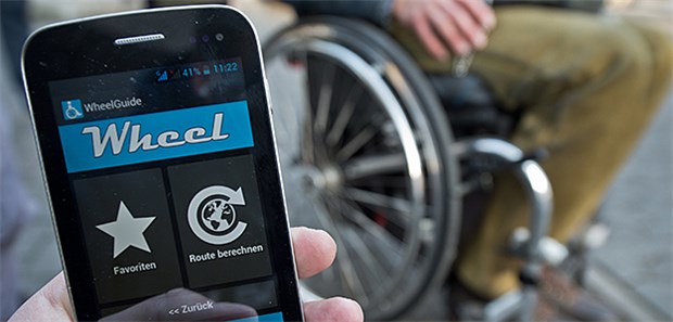 Wie Smartphone-Apps Behinderten helfen Wo gibt es barrierefreie Zugänge – etwa zu Cafés? Die App "Wheelmap" erleichtert es zum Beispiel, rollstuhlgerechte Routen zu finden.
