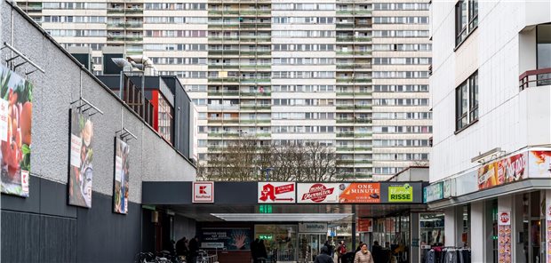 Verbände: Mehr Corona-Impfungen in Problemvierteln! Wo viele Menschen auf engem Raum leben, ist die Pandemielage in Deutschland derzeit offenbar am problematischsten. Der Druck auf die Politik, hier Lösungen zu finden, steigt.