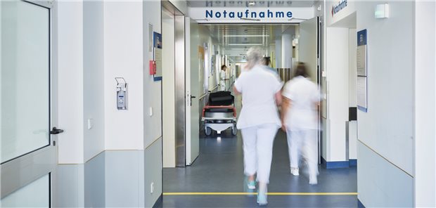 Huml: Notfallplan für Kliniken erfolgreich angelaufen Wo werden Covid-19-Patienten, wo Patienten, die nicht infiziert sind, versorgt? In Bayern sollen das „Ärztliche Leiter“ in den Leitstellen entscheiden.