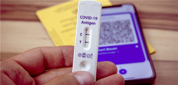 Britischer Corona-Patient nach 411 Tagen Infektion geheilt Wochenlang positive Testergebnisse – das ging auch einem Patienten in Großbritannien so. Die Therapie mit einer Antikörper-Kombi brachte Hilfe.