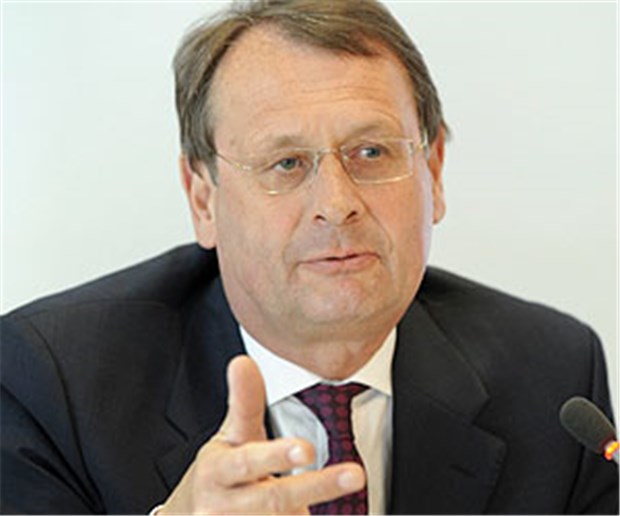 Rhön-Vorstand trommelt kräftig für Mega-Fusion Wolfgang Pföhler, Vorstandsvorsitzender der Rhön-Klinikum AG, bezeichnet die Mindestannahmequote als hohe Hürde.