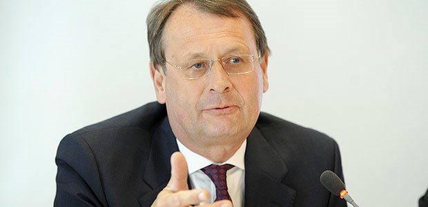 Vorstandsvorsitzender Pföhler geht Wolfgang Pföhler verlässt nach sieben Jahren an der Spitze die Rhön-Klinikum AG.