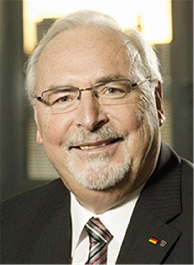 Zöller gegen Zwangsmeldung von Behandlungsfehlern Wolfgang Zöller (CSU): "Ärzte haben im jetzigen System Angst, an den Pranger gestellt zu werden."
