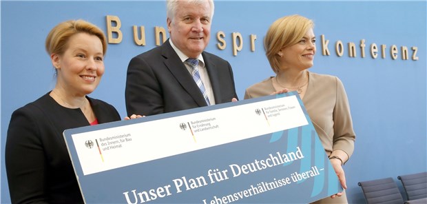 Zum Hausarzt per Auto in 5 bis 30 Minuten Wollen Deutschland modernisieren (v.l.n.r.): die Minister Franziska Giffey, Horst Seehofer und Julia Klöckner.