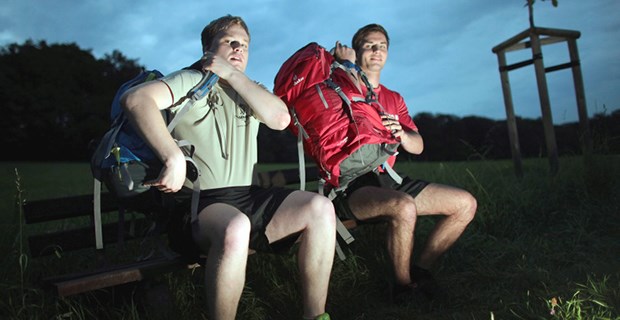 Von der Nordsee bis zu den Alpen Wollen an ihre Grenzen gehen: Extremwanderer Dennis Bettin (links) und Freund Marco Storsberg.