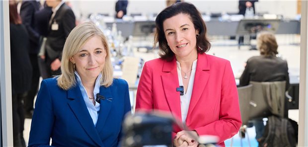 Wollen eigene Akzente bei der Erforschung und Bekämpfung von Long Covid und ME/CFS setzen: Bundesgesundheitsministerin Nina Warken (CDU,li.) und Bundesforschungsministerin Dorothee Bär (CSU). 