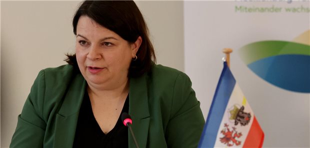 Ministerin Drese will mehr Landeskindern Medizinstudium in Mecklenburg-Vorpommern ermöglichen Wünscht sich, dass nach Abschluss des Medizinstudiums mehr Landeskinder in Mecklenburg-Vorpommern bleiben: Landesgesundheitsministerin Stefanie Drese (SPD). (Archivfoto)