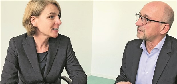 Wünscht sich ein selbstbewussteres Auftreten der Industrie: Susanne Fiedler und der Chefredakteur der "Ärzte Zeitung", Wolfgang van den Bergh.