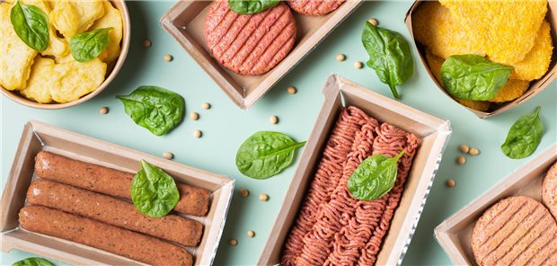 Mit Fleischersatzprodukten tut man seiner Gesundheit nichts Gutes pflanzenbasiertes Schnitzel, Würstchen und Burgerpatties