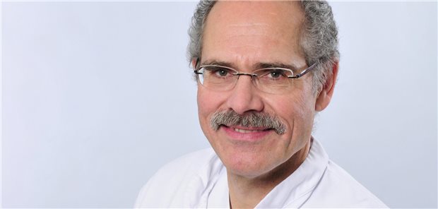 Professor Henry Schroeder steigt in die Weltakademie für Neurologische Chirurgie auf Wurde in die Weltakademie für Neurologische Chirurgie aufgenommen: Professor Henry Schroeder.