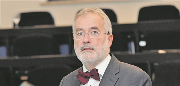 Wurde mit 49 Ja-Stimmen für eine achte Amtszeit gewählt: der alte und neue ÄK-Präsident Mecklenburg-Vorpommern Dr. Andreas Crusius. Dirk Schnack