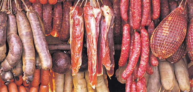 Jetzt geht's um die Wurst Wurst findet sich nun in der gleichen Krebs-Risikogruppe wieder, in der Formaldehyd gelistet ist.