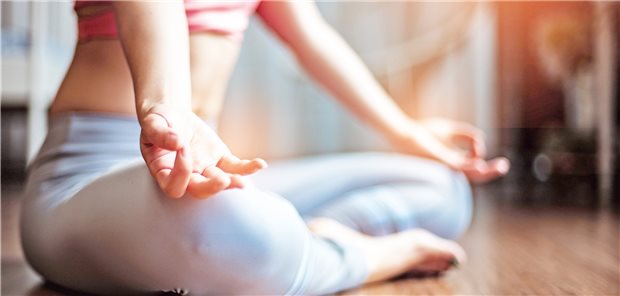 Krebs: Mit Yoga gegen Fatigue und Depressionssymptome Yoga als unterstützende Krebstherapie: Sie verbindet sowohl psychologische als auch körperliche Aspekte.