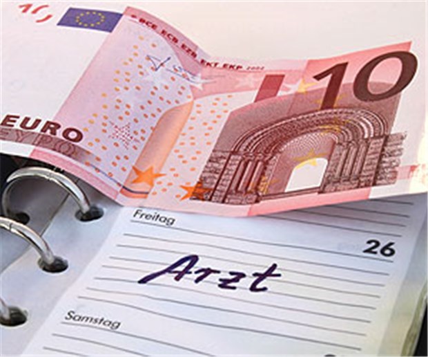 Praxisgebühr vor dem Aus? Zehn Euro für den Arztbesuch pro Quartal: Die Praxisgebühr steht auf dem Prüfstand.