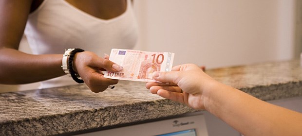 Pause für die Praxisgebühr Zehn Euro mit ungewisser Zukunft.