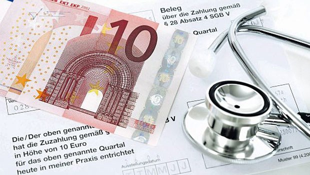 Therapie mit Nebenwirkungen Zehn Euro zahlen Patienten pro Quartal beim Arzt. Bleibt das auch in Zukunft so?