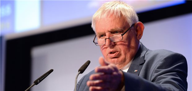 Zeigt deutlich seine Ablehnung gegenüber investorengeführten MVZ: NRW-Gesundheitsminister Karl-Josef Laumann.