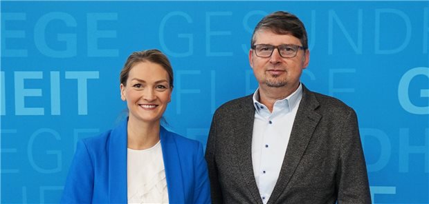 Bayern Gesundheitsministerin Gerlach fordert rasche Regulierung von iMVZ Zeit auch für den Bayerischen Hausärzteverband: Ministerin Judith Gerlach und der Vorsitzende des BHÄV Dr. Wolfgang Ritter.