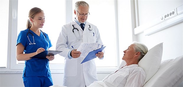 Die Kraft der Worte im Gesundheitswesen Zeit für gute Gespräche mit Patienten ist knapp. Das gilt für den Klinikalltag wie auch für die Praxis. Doch der Austausch ist wichtig, um Fehler zu vermeiden und hilft Patienten weiter.