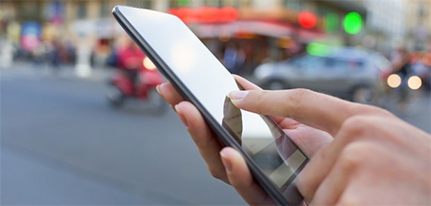 Ersthelfer dank App direkt am Ort Zeitgleich mit dem Anruf in der Leitstelle werden in immer mehr Regionen auch freiwillige Mobile Erstretter alarmiert. Sie können schneller vor Ort sein als Rettungswagen.