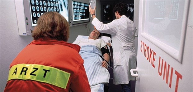 Zerebrale Mikroblutungen nach einem Schlaganfall treten vor allem bei älteren Männern auf.