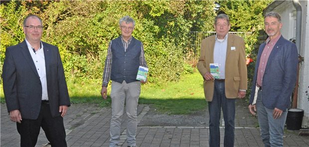 Ziehen für Samba an einem Strang: (von links) Die Ärzte Dr. Stephan Kaminsky (FEK), Dr. Johannes Kandzora (MQN), Dr. Klaus Bittmann und Dr. Svante Gehring (beide Ärztegenossenschaft Nord). (von links nach rechts)