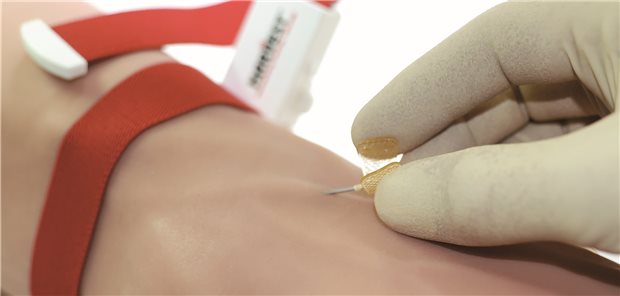 Seltener spritzen: Perspektiven bei Hämophilie Zielort Vene. Auch die Selbstbehandlung ist Hämophilie-Patienten möglich.