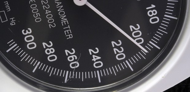 Frühe Blutdrucksenkung ohne Nutzen Ziemlich hoch: Erst ab mehr als 200 mmHg systolisch scheint sich eine akute Blutdrucksenkung nach einem Schlaganfall positiv auszuwirken.
